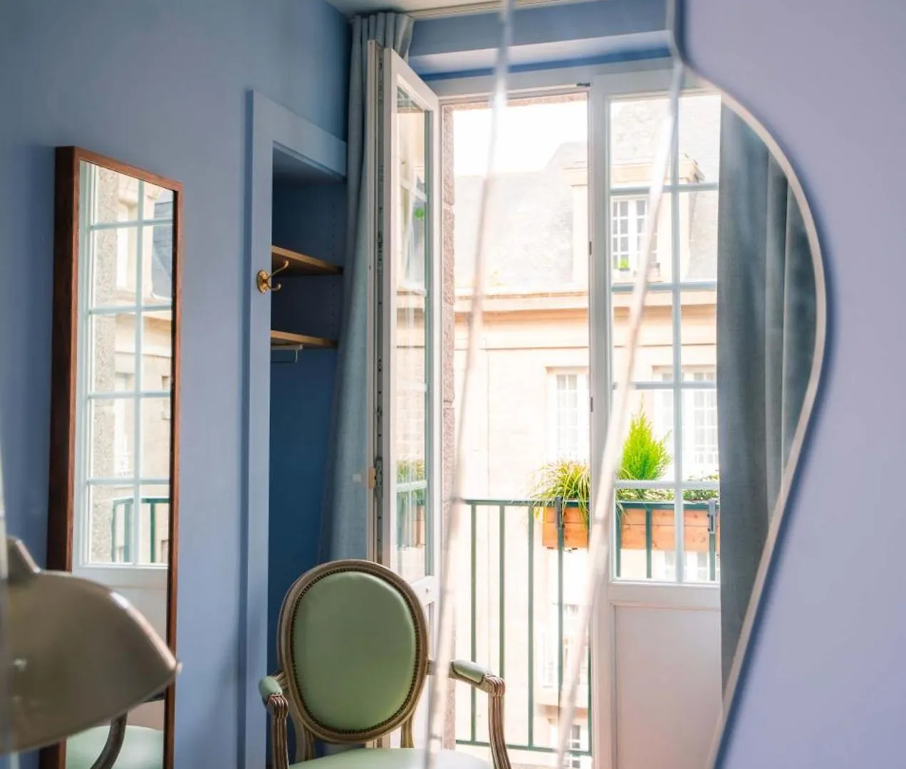 Hotel Le Croiseur Intra Muros Saint-Malo 2*,  France