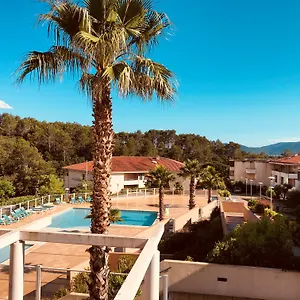 https://les-parasols-dargens.fr-provencehotel.com