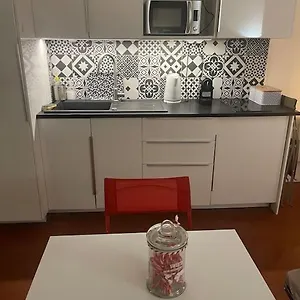 https://aix-en-provence-jolie-studio.aixenprovencehotels.org